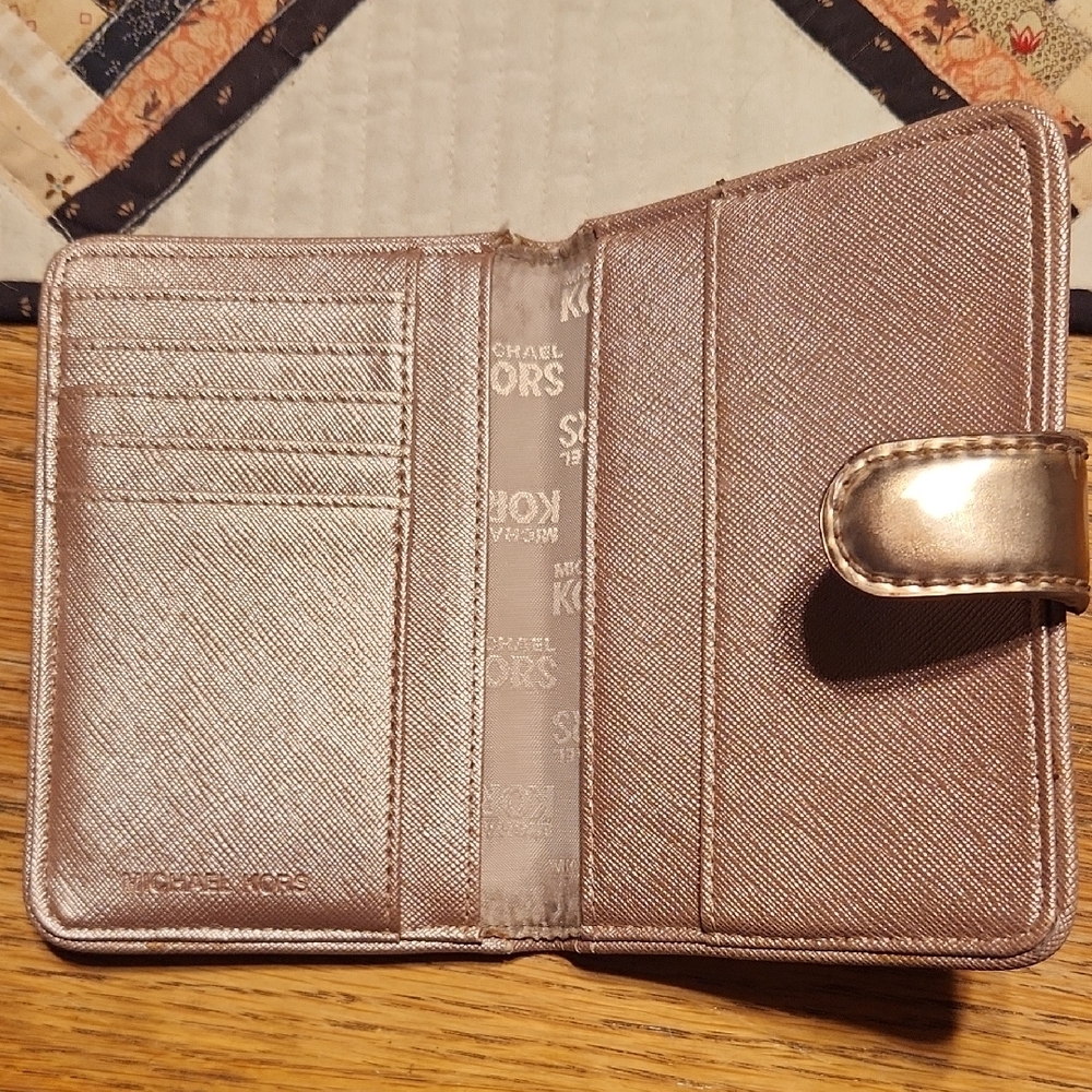 Michael Kors Shiny Rose Gold Passport Wallet - Picture 2 of 3